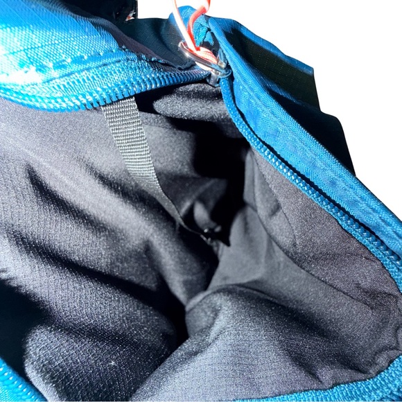 Athleta Teal and Coral Crest Convertible Crossbody Bag - Picture 9 of 9